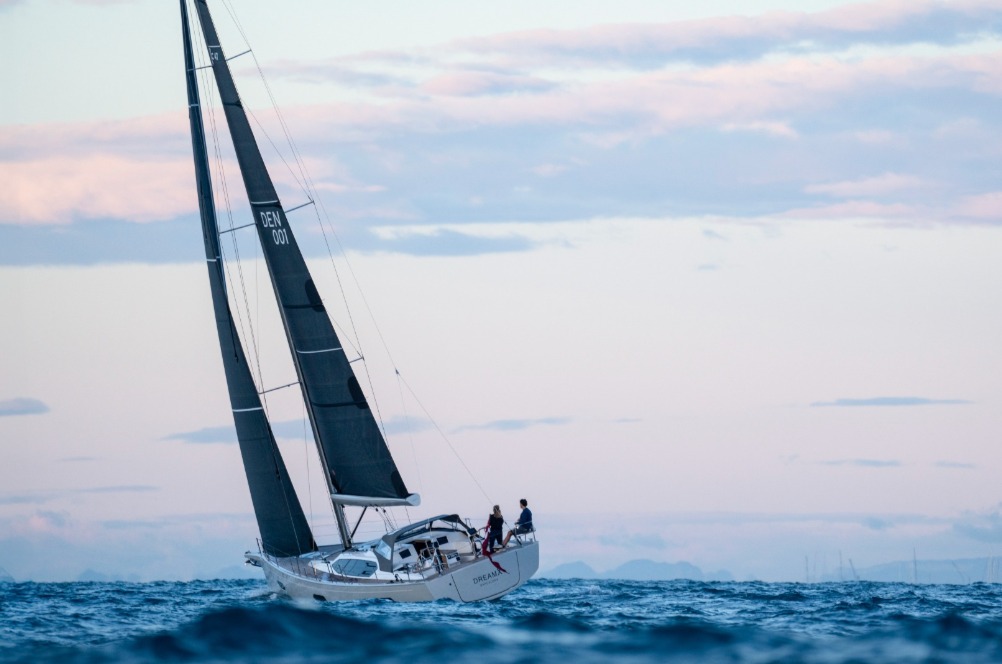 The Xc 47 carries a versatile, easily managed sailplan
